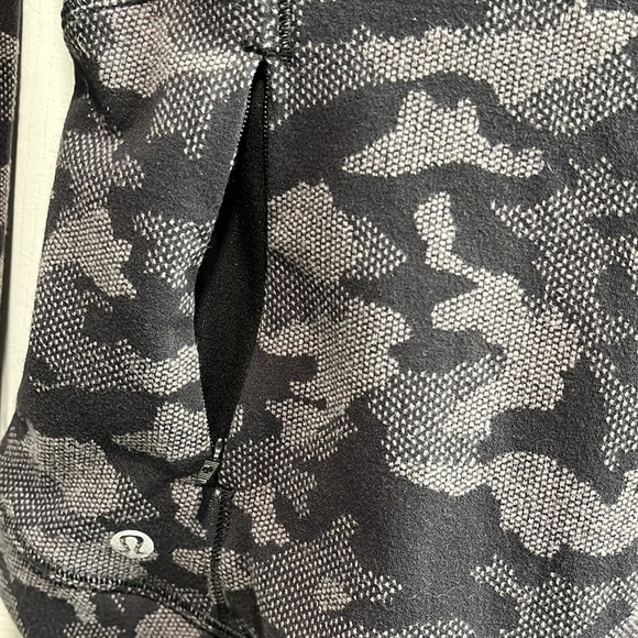 Lululemon Close to Crossing Long Sleeve Riki Heritage Camo Black Women’s Size 4 - Picture 7 of 12